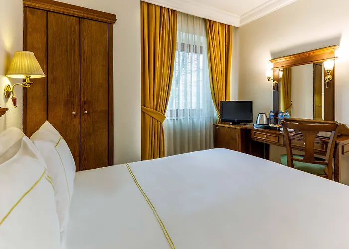 Golden Crown Hotel