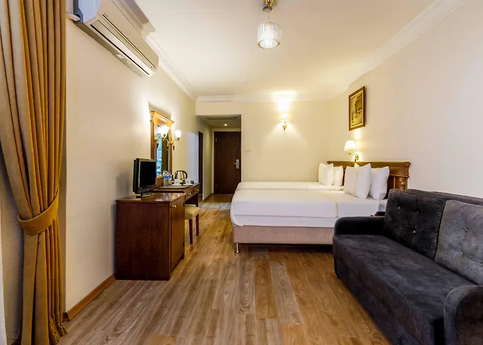 Golden Crown Hotel